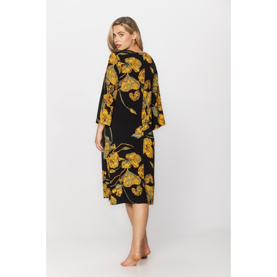 Textura del camisón largo floral micromodal